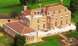 Семейство Бекъм продават имението си в Англия за 22 млн. евро